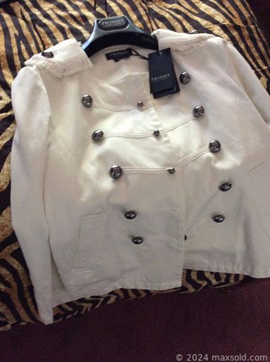 MaxSold Auction: This online auction features coins, designer purses, perfume bottles, vintage pottery, cameo collection, vintage Barbies, microscope, cookie jar, wood masks, children’s books, art glass, scrap jewelry, stamps, watches, shoes, and much more!!