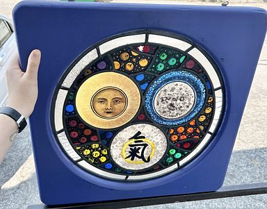 MaxSold Auction: This online auction includes lamps, wall art, kitchenware, guitar, mantle clock, Hummel and other figures, Murano glassware, books, vinyl records and more!