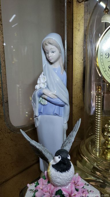 MaxSold Auction: This online auction features vintage range, barware, vintage unpainted ceramics, Atari game system, small kitchen appliances, exercise equipment, luggage set, sewing machine, vintage ceramic Christmas tree, vintage cast iron stove, power & hand tools, vintage chest of drawers, home healthcare, watches, crystal prism table lamps, women\'s clothes & shoes, TVs, curio cabinet, Stiffel lamps, refrigerator, canopy bed, Lenox swans, Asian style furniture and much more!