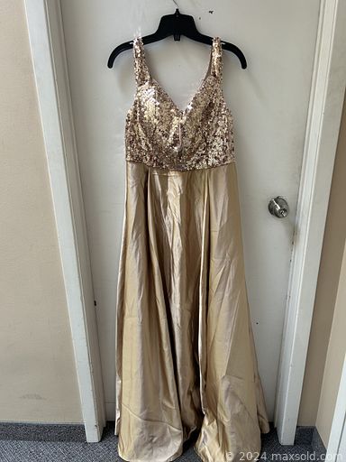 MaxSold Auction: This online auction features new men’s & women’s clothing & shoes, new beauty products, canvas prints, new trail camera, new jewelry, hand tools, new ceiling lights, puzzle, computer components, yard tools, new home electronics, and much, much, more!!!