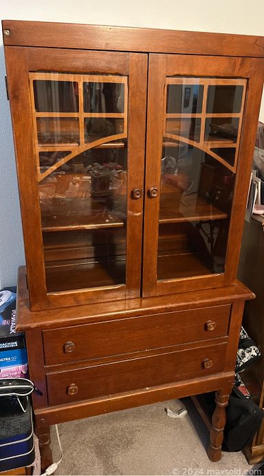 MaxSold Auction: This online auction features furniture such as a bed frame, nightstand, bookshelves, tables, recliner, Ethan Allen wood buffet, entertainment center, dresser, hutch and others, TV, seasonal decor, cuckoo clock, brownie camera, clothing, accessories, dolls, small decor items, silverplate, Julius Boros golf clubs, home health aids, shoji partition screen and much more!