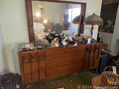Auction 105915 (1 of 8)
