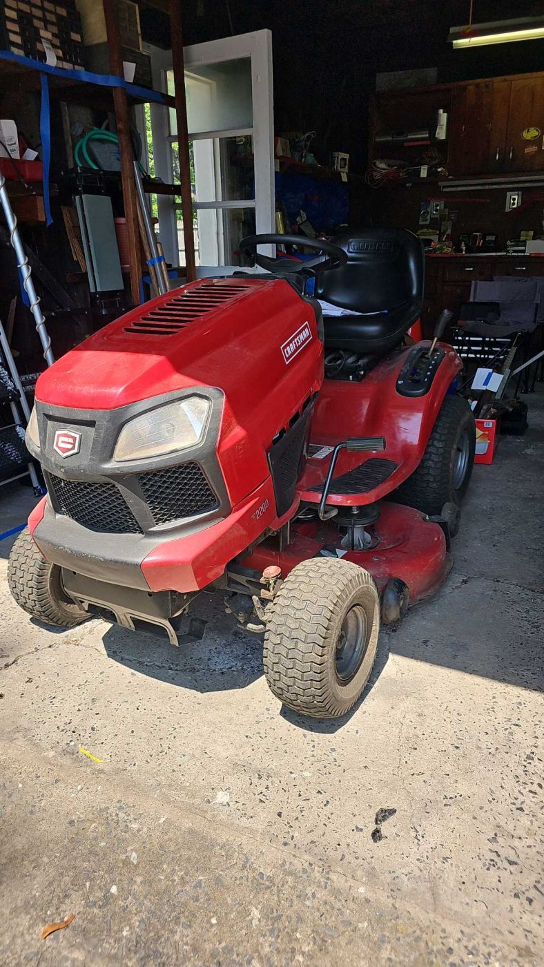 Auctions in Ewing Township NJ - Lawn Tractor A 35030130