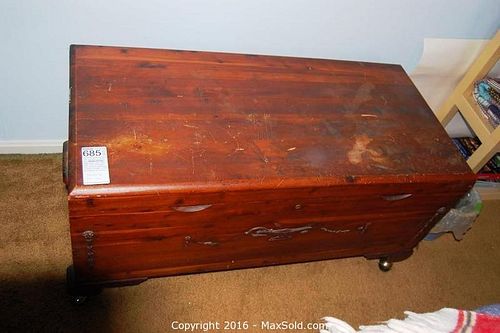 Lot #0685 (1 of 9)