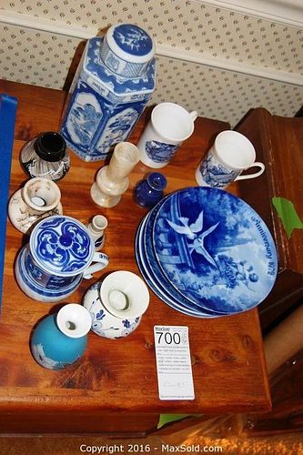 Lot #0700 (1 of 17)