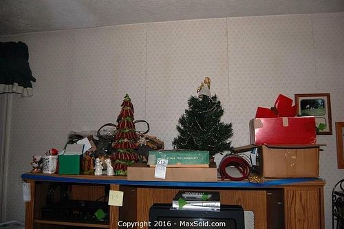 Lot #0712 (1 of 8)