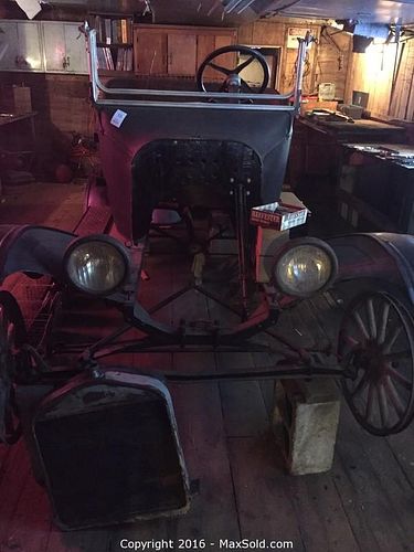 Lot #0018 (1 of 8)
