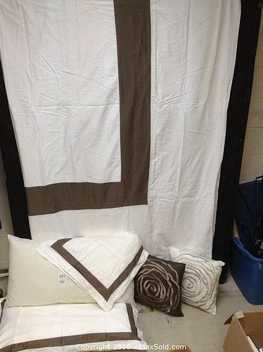 Lot #0421 (1 of 12)