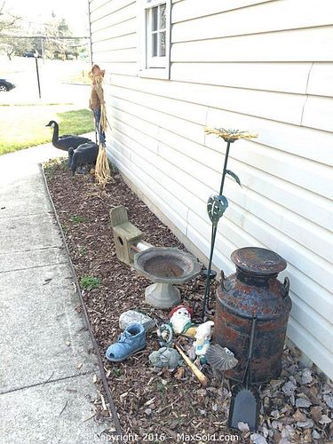 Lot #0846 (1 of 10)
