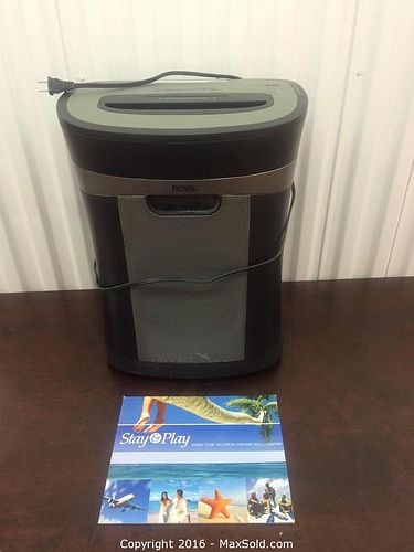 Lot #0833 (1 of 3)