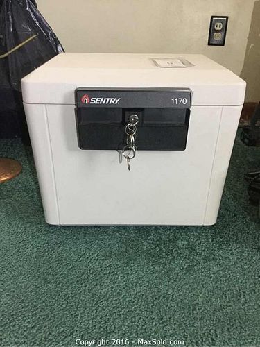 Lot #0009 (1 of 4)