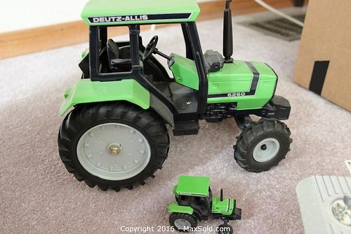 Lot #0028 (1 of 8)