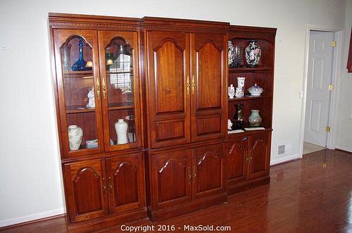 Lot #0576 (1 of 17)