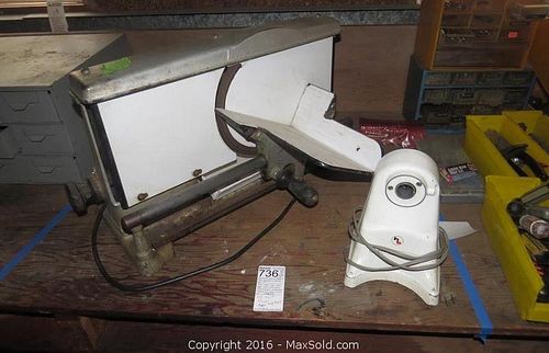 Lot #0736 (1 of 7)