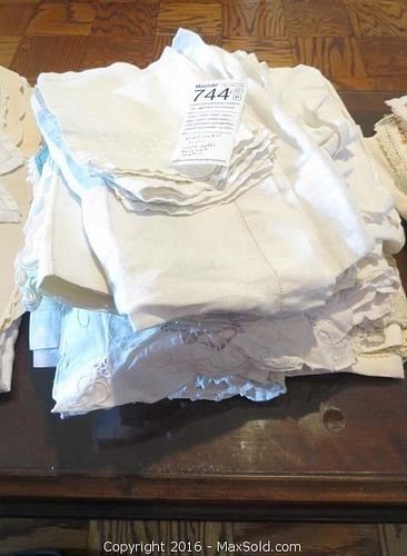 Lot #0744 (1 of 12)