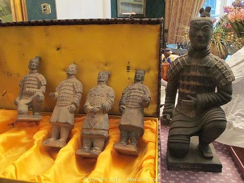 Lot #0081 (1 of 22)
