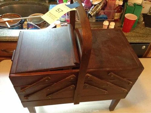 Lot #0057 (1 of 4)