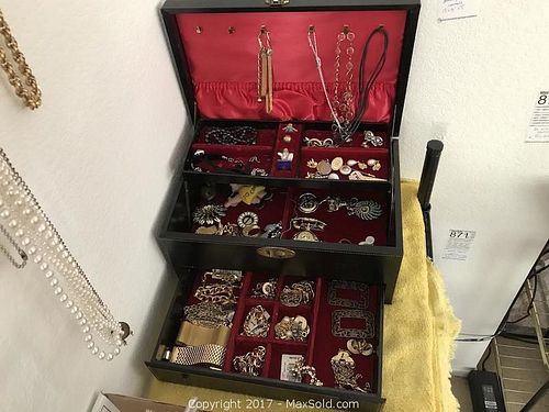 Lot #0869 (1 of 8)