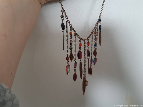 2 NECKLACES (1 of 6)