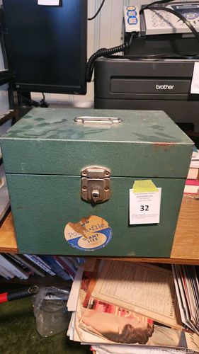 Vintage Metal latch box | Toronto (Ontario, Canada) PARTNER