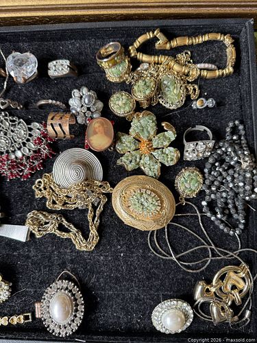 Vintage Jewelry Lot Brooches Watches Bracelets Rhinestone Collection (1 of 5)