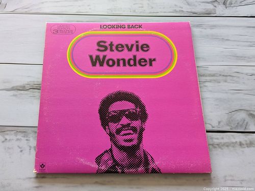 Stevie Wonder Looking Back triple LP | Maxsold