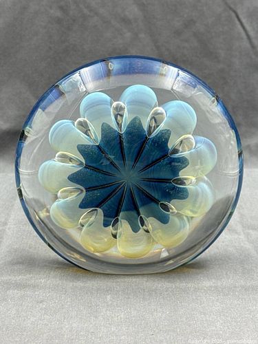Robert Eickholt signed art glass sculpture | Maxsold