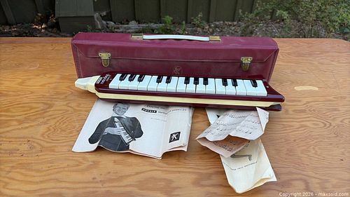 Hohner Melodica Piano 27, lot 439 (1 of 8)