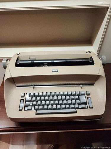 IBM Electric Typerwriter with cover 15 x 21 (1 of 6)