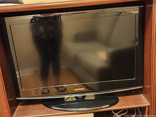 Samsung LN32B360C5D 31.5" LCD TV 720p (1 of 8)