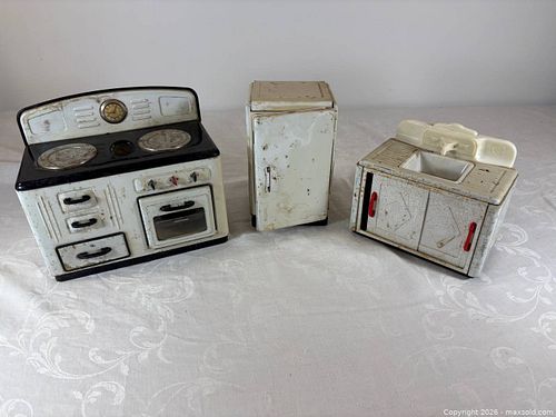 Vintage Kitchen Set (1 of 12)