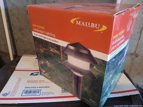 Box of 10 New Landscape Lights (1 of 2)