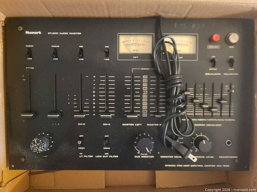 Numark Pre-Amp Control Center Mixer (1 of 3)