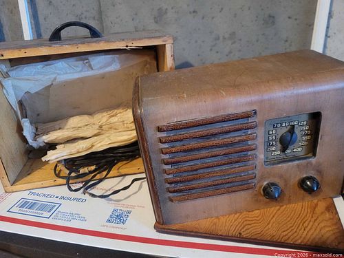 Vintage Tube Radio (1 of 3)