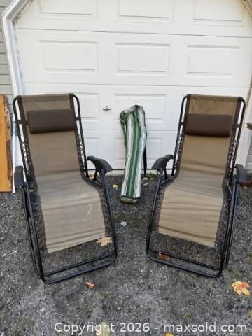 3 Outdoor Chairs (1 of 9)