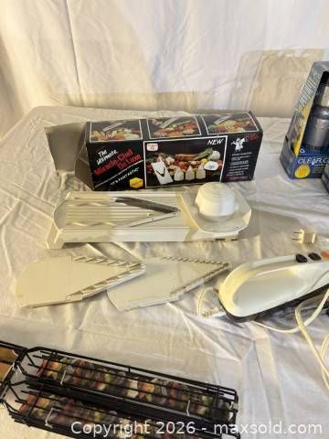 Kitchen items.  (1 of 13)