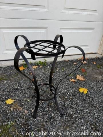 Outdoor plant stand (1 of 7)