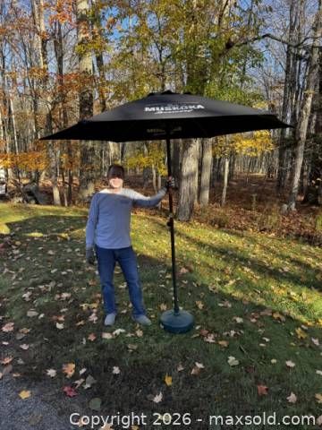 Patio umbrella. (1 of 4)