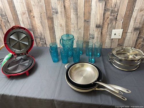 Mixed Kitchen Lot: Santa Fe Quesadilla Maker, Cookware, Plasticware  (1 of 12)
