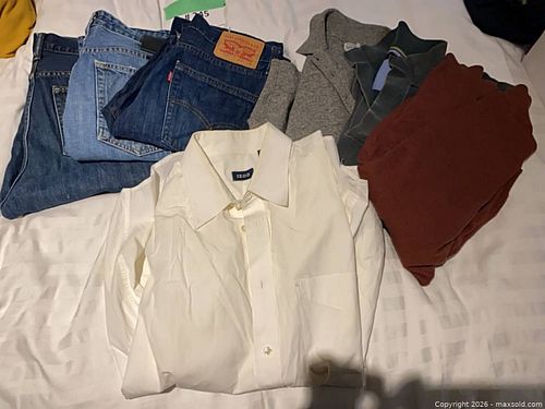 Men's Clothing: Levis, Gap, Izod, Lyle & Scott (1 of 18)
