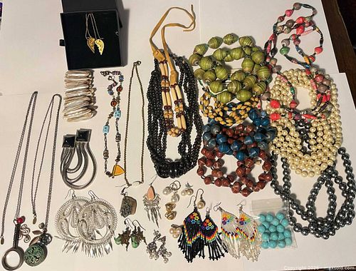 Vintage Costume Jewelry: Necklaces, Earrings, Bracelets  (1 of 26)
