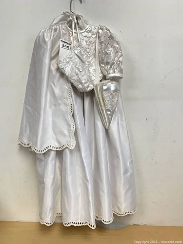 Christening gown with accessories  (1 of 4)