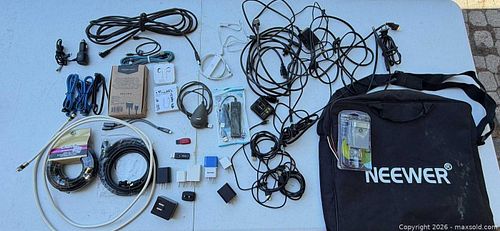 Electronics accessories lot - cables, chargers, flash drives, headphones (1 of 8)