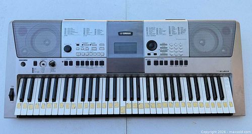 Yamaha PSR-E413 Portable 61-Key Keyboard (Silver/Gray) (1 of 6)