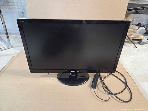 ACER S230HQL 21.5 inch screen. LCD Computer Monitor ; working with power cords (1 of 4)