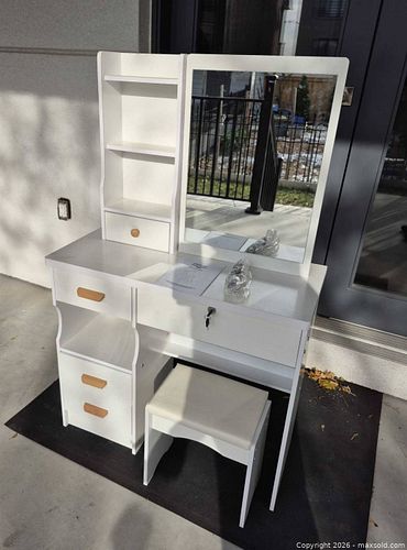 "Crazy Elf Vanity Table " with bench. New (1 of 5)
