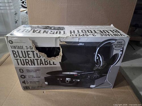 innovative technology. Vintage, 3-Speed Bluetooth Turntable. Black. New. (1 of 2)