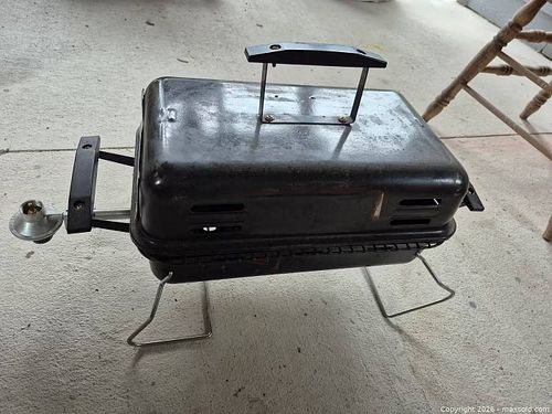 Portable gas grill. Used (1 of 3)