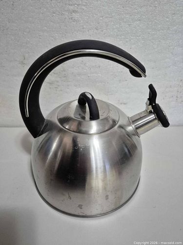 Stainless steel whistling stovetop tea kettle (1 of 5)