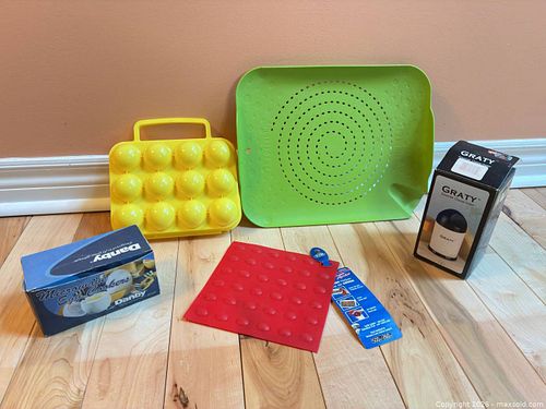 Lot of Silicone Kitchen Gadgets with Danby Microwave Egg Cooker (1 of 8)